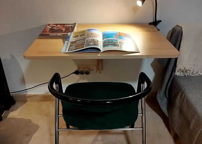 Apartamento En La Calle Principal Con Solarium.