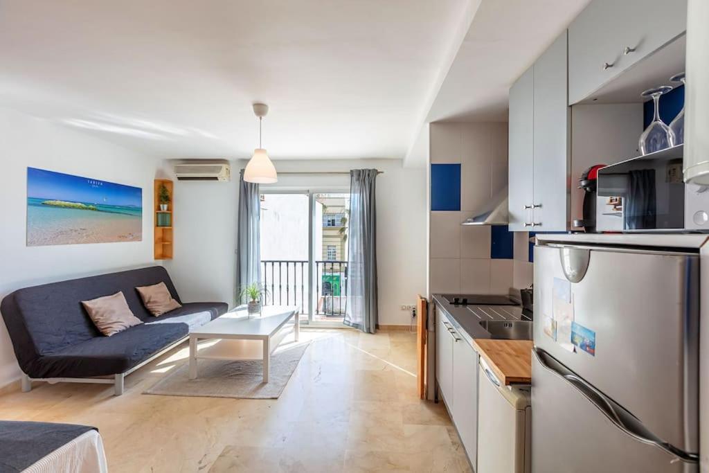 Apartamento En La Calle Principal Con Solarium. *