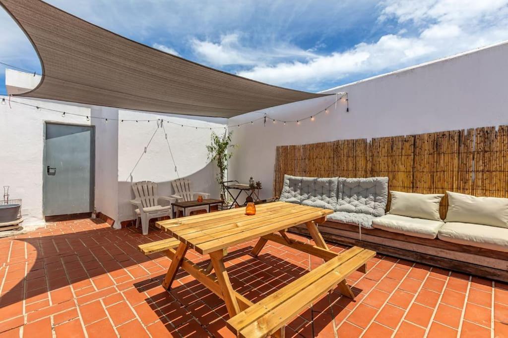 Apartamento En La Calle Principal Con Solarium. Apartment *